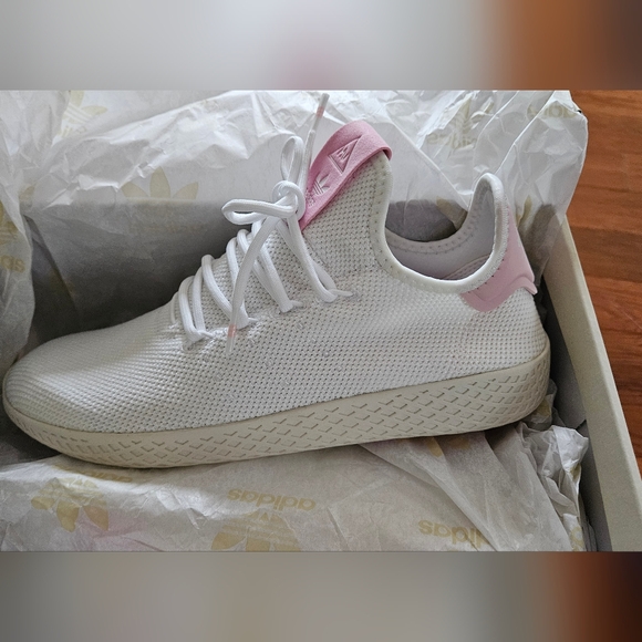 Brand New ADIDAS SHOES - Picture 1 of 4